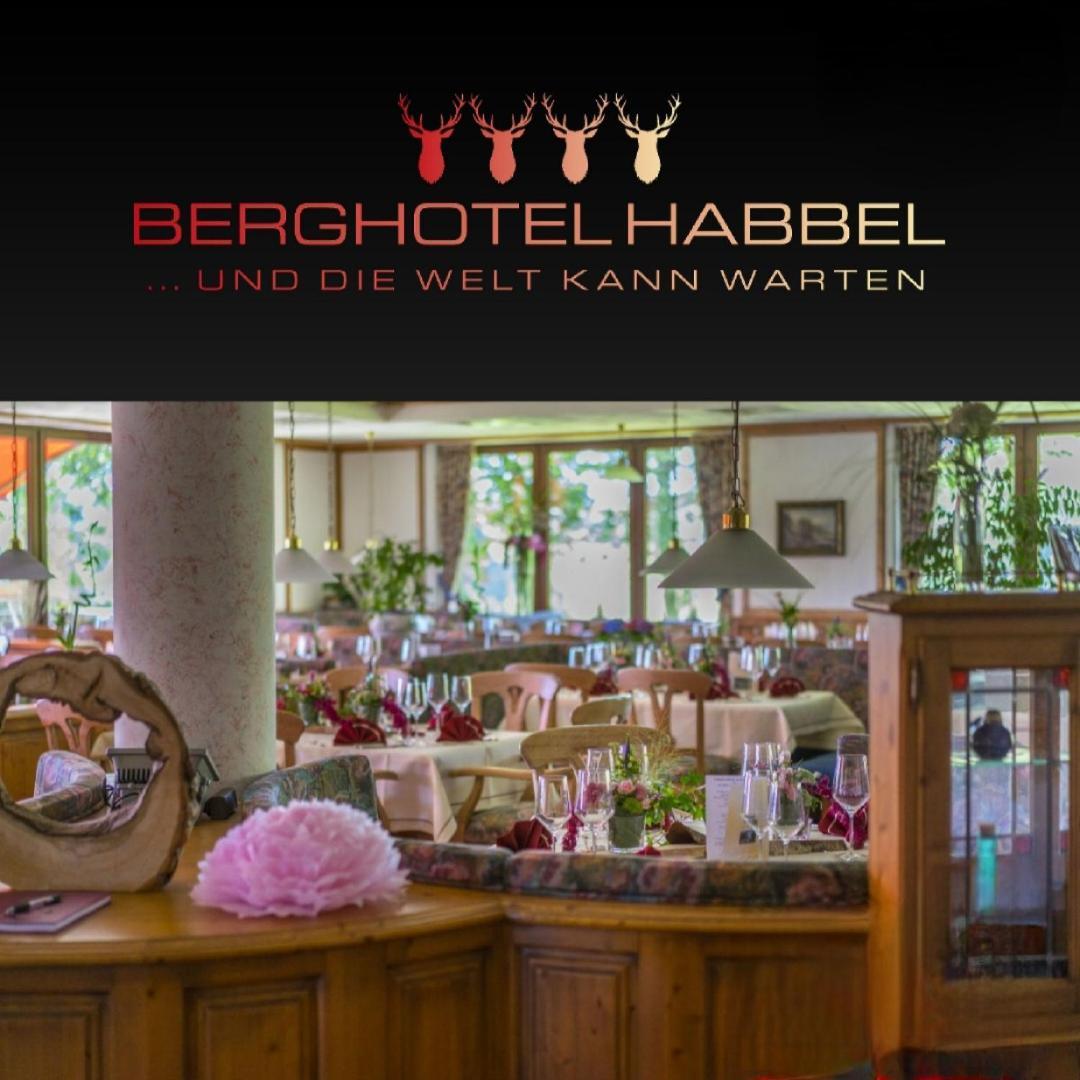 Berghotel Habbel Und Die Welt Kann Warten Cobbenrode Eksteriør bilde