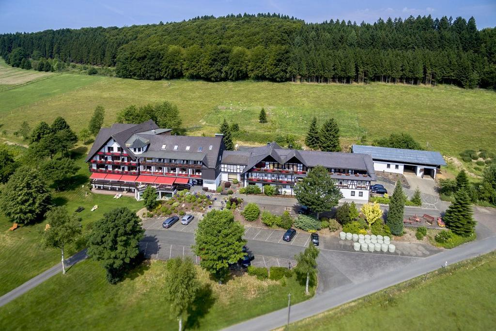 Berghotel Habbel Und Die Welt Kann Warten Cobbenrode Eksteriør bilde