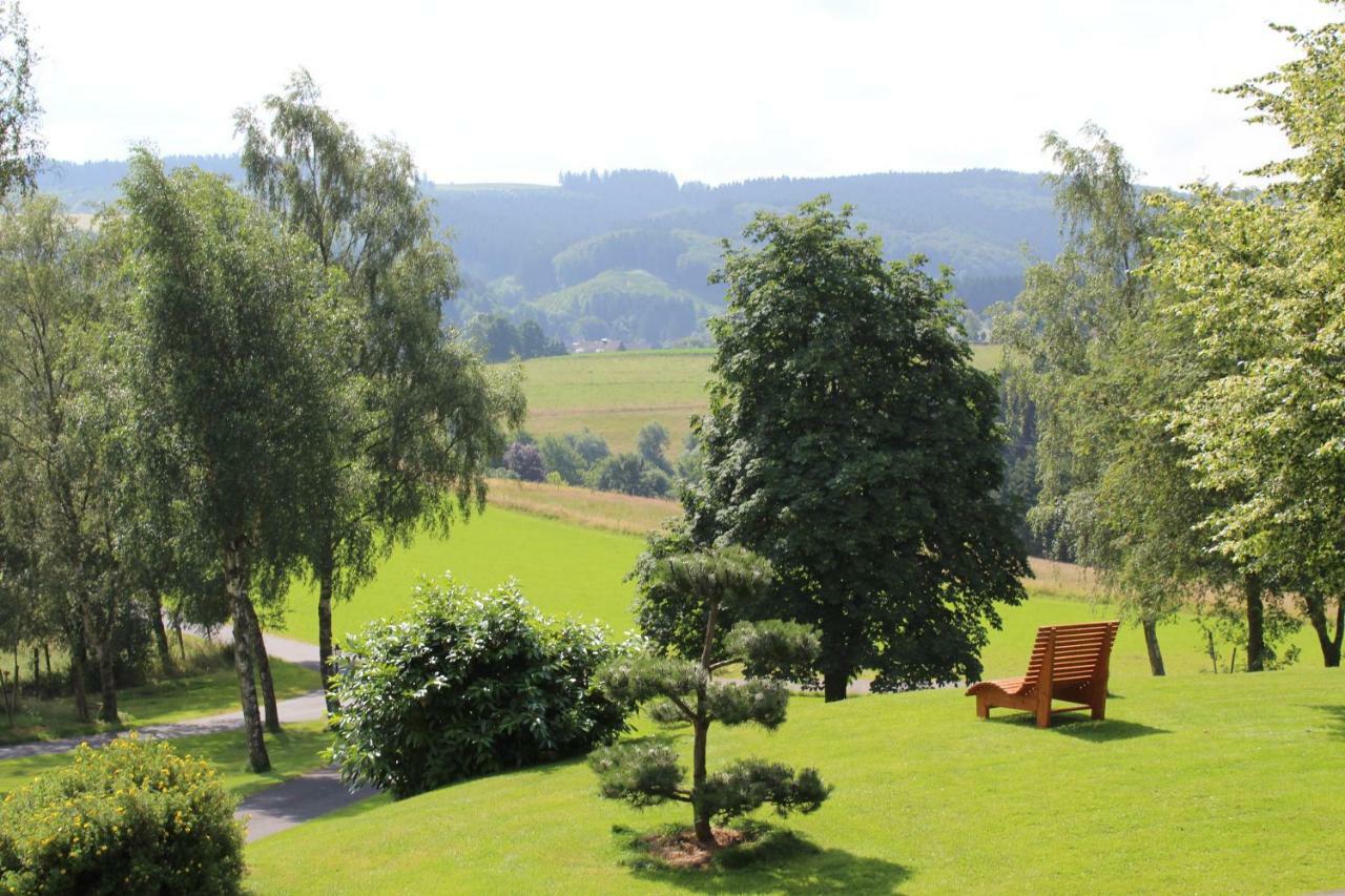 Berghotel Habbel Und Die Welt Kann Warten Cobbenrode Eksteriør bilde